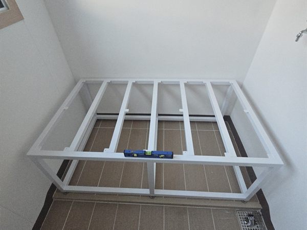 세탁기 받침 프레임 제작 — 홈메딕 철물제작 사례